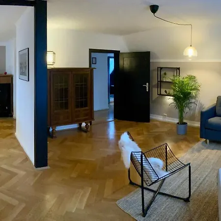 Apartment Kaffee, Klima, Klappsessel - Zentrale Fuer 5 Gaeste, Naehe Bahnhof