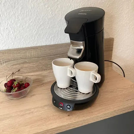 Kaffee, Klima, Klappsessel - Zentrale Fuer 5 Gaeste, Naehe Bahnhof Apartment