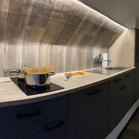 Parkplatz, Dachterrasse, Klimaanlage, 5 Gaeste Apartament